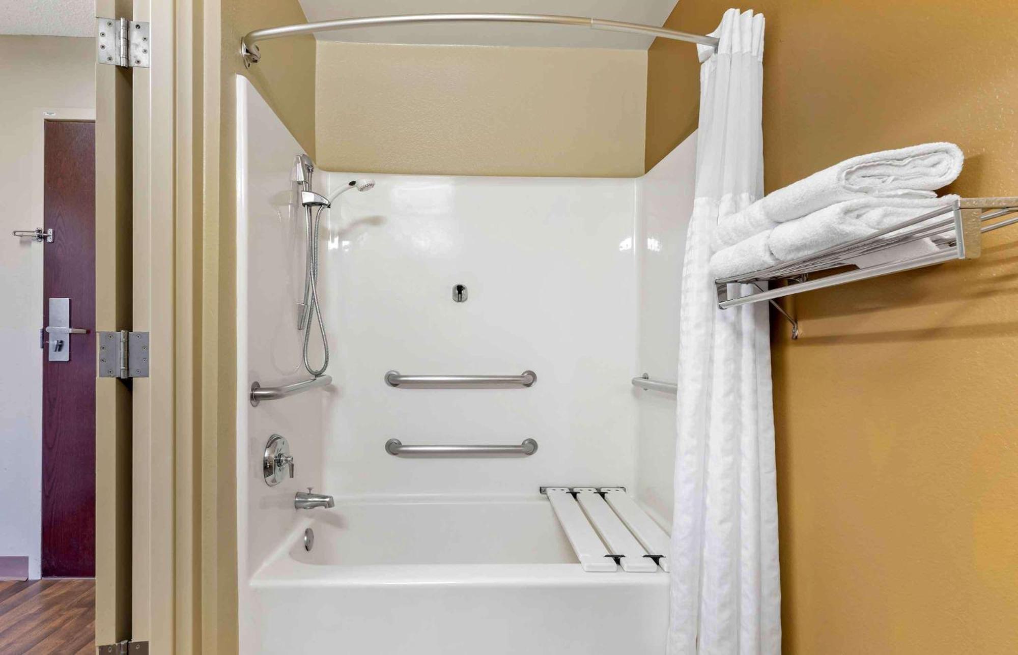 Extended Stay America Select Suites - Rockford - State Street Dış mekan fotoğraf